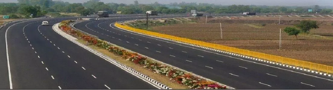 बुलढाणा हादसे के बाद जागा एमएसआरडीसी, समृद्धि महामार्ग पर लगाए जाएंगे अधिक साइनेज बुलढाणा हादसे के बाद जागा एमएसआरडीसी, समृद्धि महामार्ग पर लगाए जाएंगे अधिक साइनेज