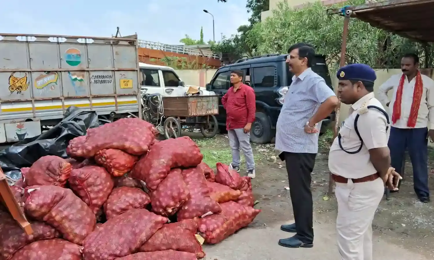 बिहार : प्याज की बोरियों के नीचे छिपाकर लाई जा रही थी शराब, ट्रक जब्त, ड्राइवर गिरफ्तार