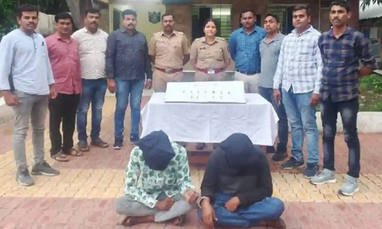 अलमारी से 4.85 लाख के आभूषण मजदूरों ने किए पार