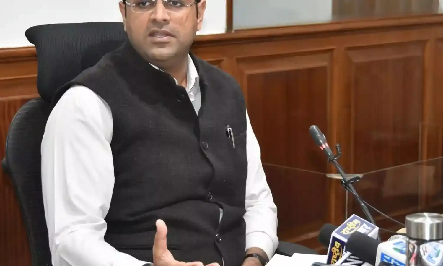 हरियाणा के डिप्टी सीएम ने यमुनानगर में 100 सड़कों की रिकार्पेटिंग के आदेश दिए