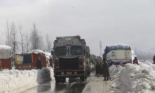 भूस्खलन के कारण जम्मू-श्रीनगर हाईवे बंद