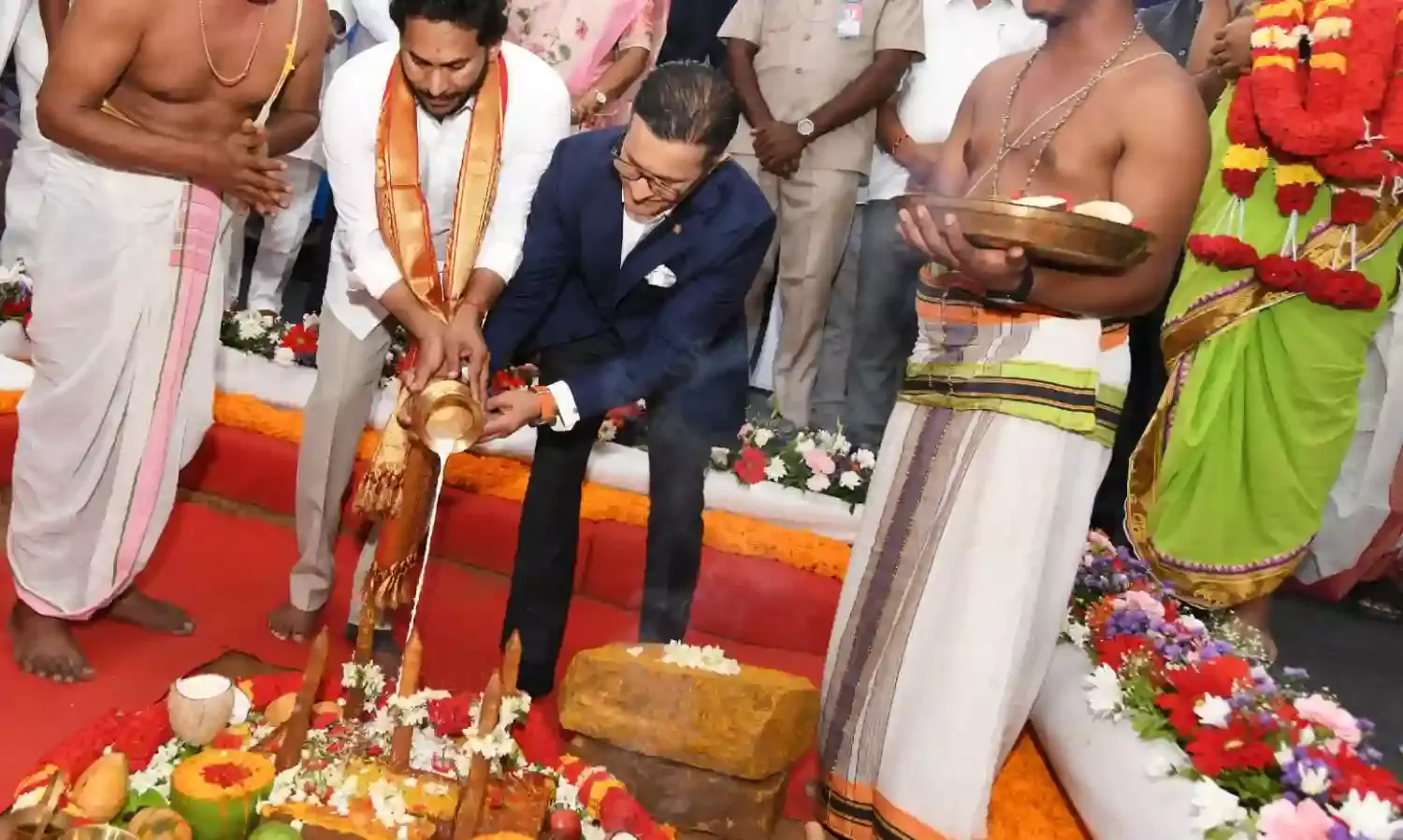 आंध्र प्रदेश के मुख्यमंत्री ने तीन ओबेरॉय होटलों की नींव रखी