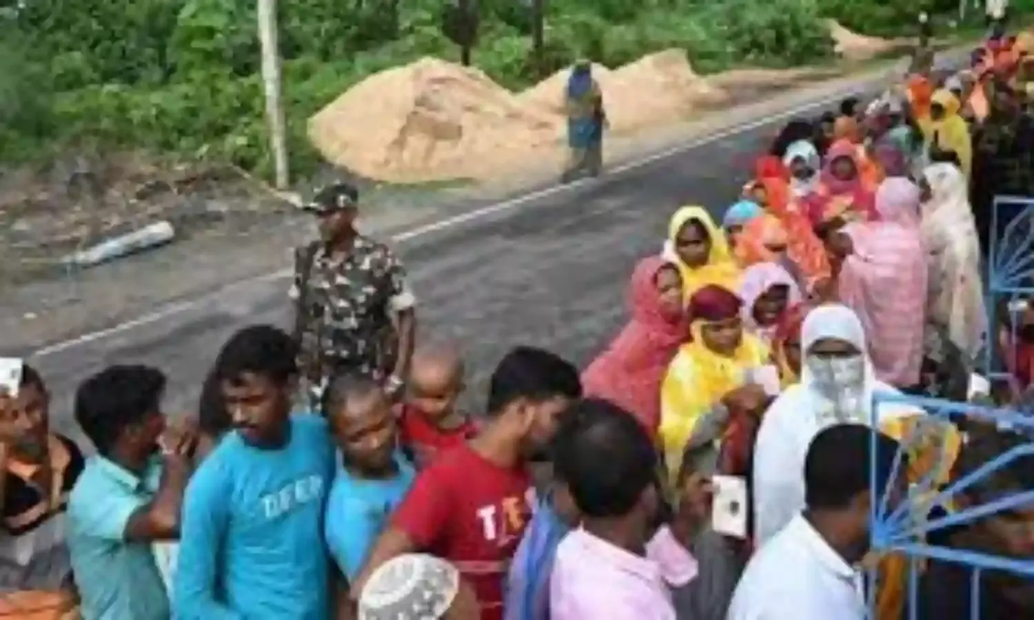 पश्चिम बंगाल में हिंसा के बाद चुनाव आयोग का बड़ा फैसला, 604 बूथों में कल फिर होगी वोटिंग