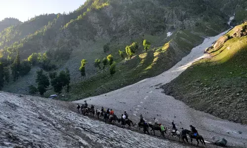 तीन दिन बाद फिर शुरू हुई अमरनाथ यात्रा तीन दिन बाद फिर शुरू हुई अमरनाथ यात्रा