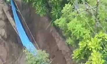 गाजियाबाद के  क्रॉसिंग रिपब्लिक में जीडीए की लापरवाही से बड़े हादसे को न्योता