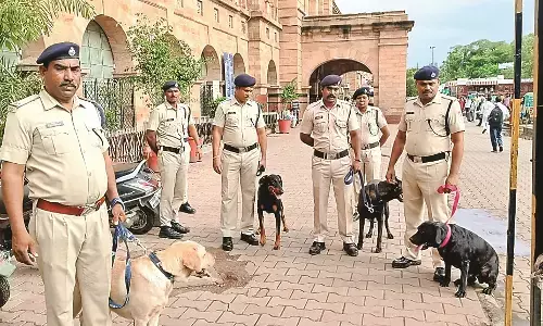 मॉकड्रिल : डीजी ऑफिस ने रेलवे स्टेशन पर टटोली सुरक्षा की नब्ज मॉकड्रिल : डीजी ऑफिस ने रेलवे स्टेशन पर टटोली सुरक्षा की नब्ज