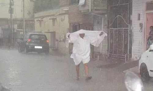देहरादून में सोमवार को और नैनीताल जिले में 3 दिनों तक स्कूलों की छुट्टी के निर्देश जारी देहरादून में सोमवार को और नैनीताल जिले में 3 दिनों तक स्कूलों की छुट्टी के निर्देश जारी
