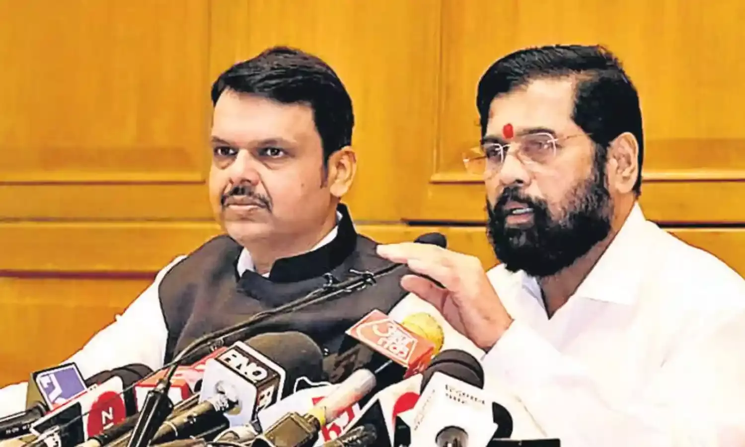 मंत्री पद को लेकर शिंदे गुट में बेचैनी, कैबिनेट में जगह न मिलने पर दिख सकती है बगावत, कई नेता उद्धव ठाकरे के संपर्क में!