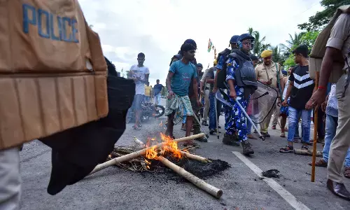 बंगाल पंचायत चुनाव: तीन और मौतों के साथ, मृतकों की संख्या बढ़कर 39 बंगाल पंचायत चुनाव: तीन और मौतों के साथ, मृतकों की संख्या बढ़कर 39