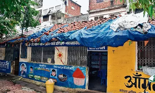 बच्चे कितने भी होनहार क्यों न हों, पढ़ना पड़ेगा बारिश में भीग कर एकीकृत प्राथमिक माध्यमिक शाला हाथीताल के बदतर हालात बच्चे कितने भी होनहार क्यों न हों, पढ़ना पड़ेगा बारिश में भीग कर एकीकृत प्राथमिक माध्यमिक शाला हाथीताल के बदतर हालात