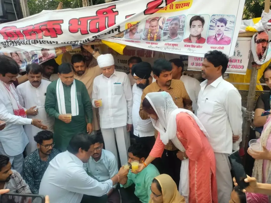 मध्य प्रदेश: प्राथमिक शिक्षकों का आमरण अनशन समाप्त, कांग्रेस ने कहा, हर हाल में होगा न्याय - सज्जन सिंह वर्मा