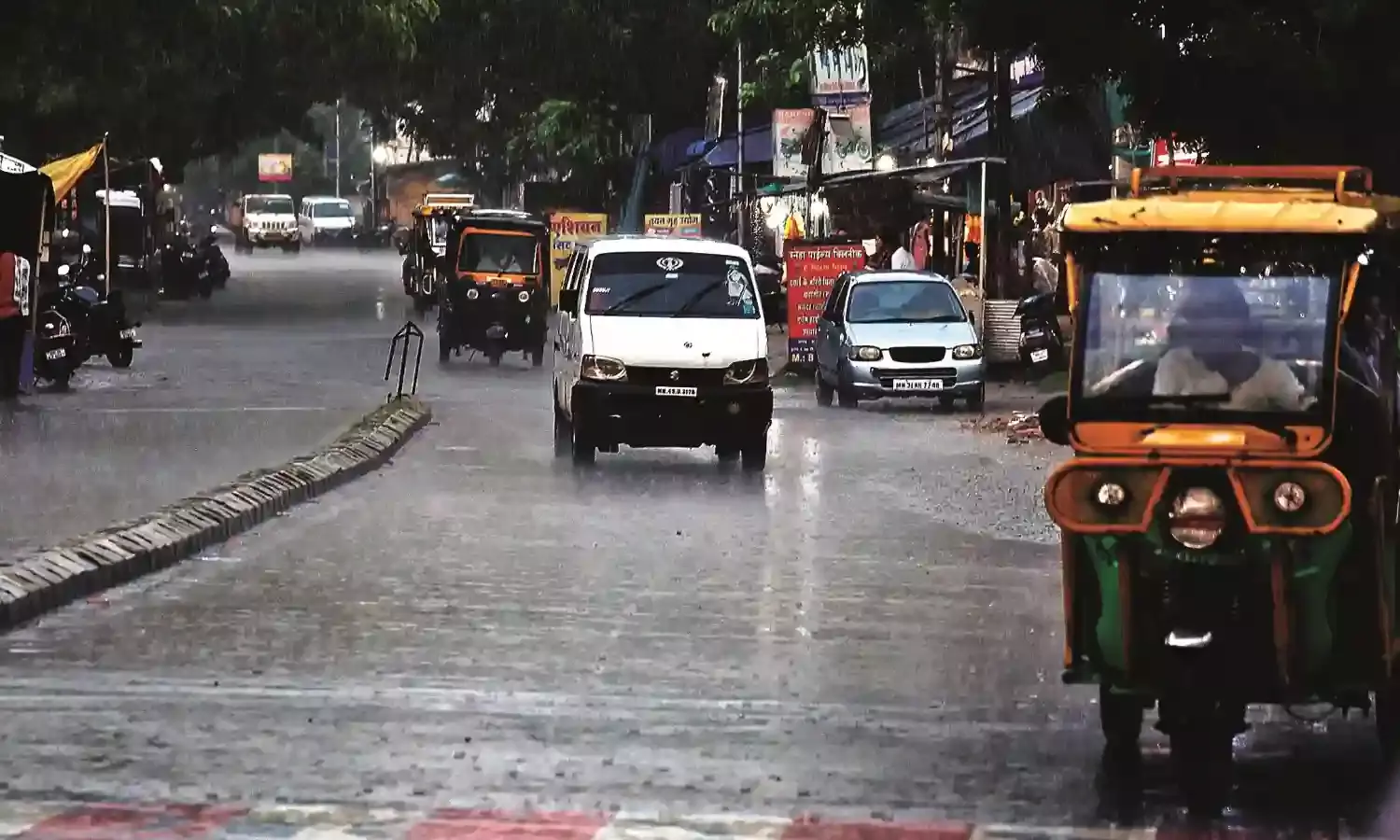 दिन में उमस, शाम में बारिश और रात को ठंडी हवा