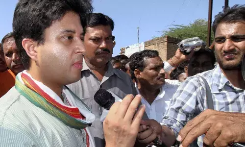 मध्य प्रदेश : सिंधिया की राज्यपाल से मुलाकात के बाद कयासबाजी बढ़ी मध्य प्रदेश : सिंधिया की राज्यपाल से मुलाकात के बाद कयासबाजी बढ़ी