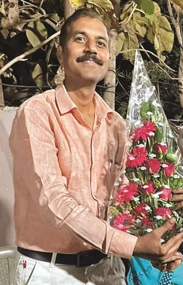 प्रोफेसर ने लगाई फांसी - जीएस कॉलेज प्रबंधन पर प्रताड़ना का लगाया आरोप प्रोफेसर ने लगाई फांसी - जीएस कॉलेज प्रबंधन पर प्रताड़ना का लगाया आरोप