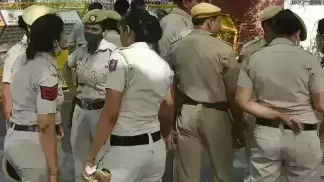 पुलिसकर्मियों को मिलेंगे 15 लाख में किफायती घर, डीजी लोन की फिर शुरुआत पुलिसकर्मियों को मिलेंगे 15 लाख में किफायती घर, डीजी लोन की फिर शुरुआत