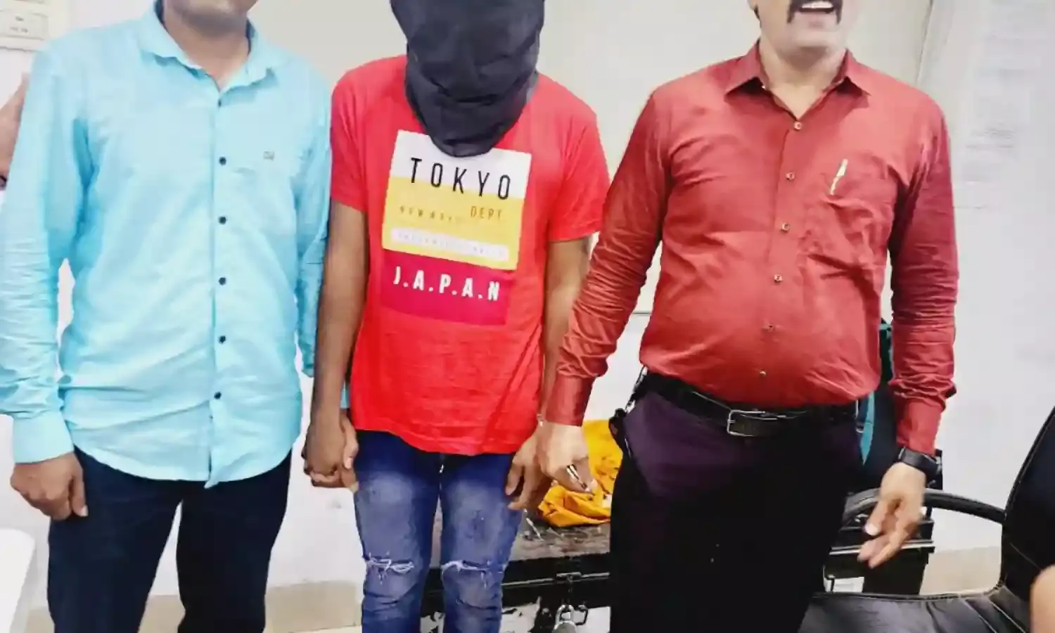ठाणे पुलिस ने मशीन गन, 20 पिस्तौल और गोला-बारूद के साथ एक व्यक्ति को पकड़ा