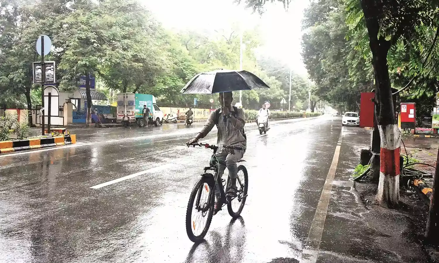 मौसम हुआ सुहाना - बूंदाबांदी होने की संभावना, जारी रहेगा बारिश का यलो अलर्ट