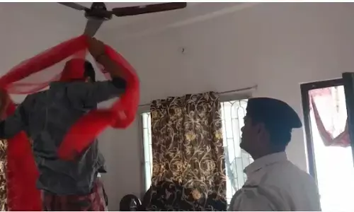 बिहार: घर से मिला दंपति का शव, चार साल का बच्चा खेलता मिला बिहार: घर से मिला दंपति का शव, चार साल का बच्चा खेलता मिला