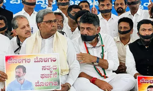 राहुल गांधी का करियर खत्म करने की बीजेपी की साजिश के खिलाफ कर्नाटक कांग्रेस का मौन प्रदर्शन