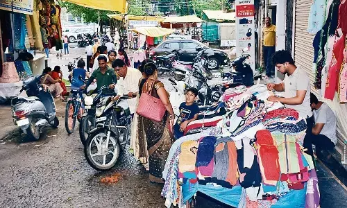 सारी हदें पार: श्रीनाथ की तलैया और नार्मल स्कूल रोड पर अतिक्रमणकारियों की दबंगई, नतमस्तक दिख रहा निगम प्रशासन