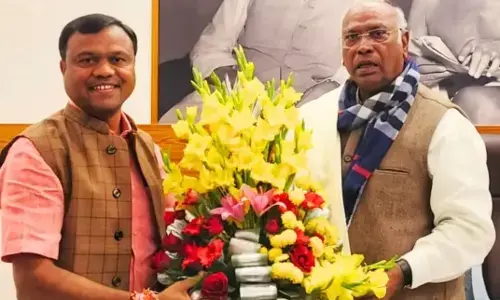 पहले 19 की मोदी लहर में छत्तीसगढ़ से बचाई अपनी लोकसभा सीट, अब कांग्रेस ने सौंपी प्रदेश की कमान पहले 19 की मोदी लहर में छत्तीसगढ़ से बचाई अपनी लोकसभा सीट, अब कांग्रेस ने सौंपी प्रदेश की कमान