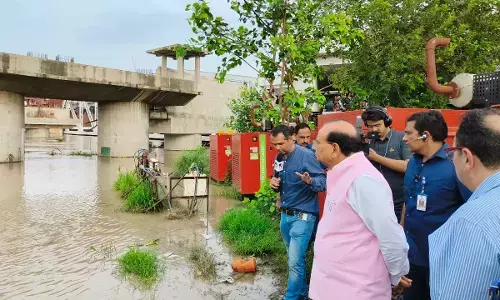 एलजी ने किया यमुना तट का दौरा, कहा- हथनी कुंड में पानी जमा नहीं किया जा सकता, क्योंकि यह बैराज है
