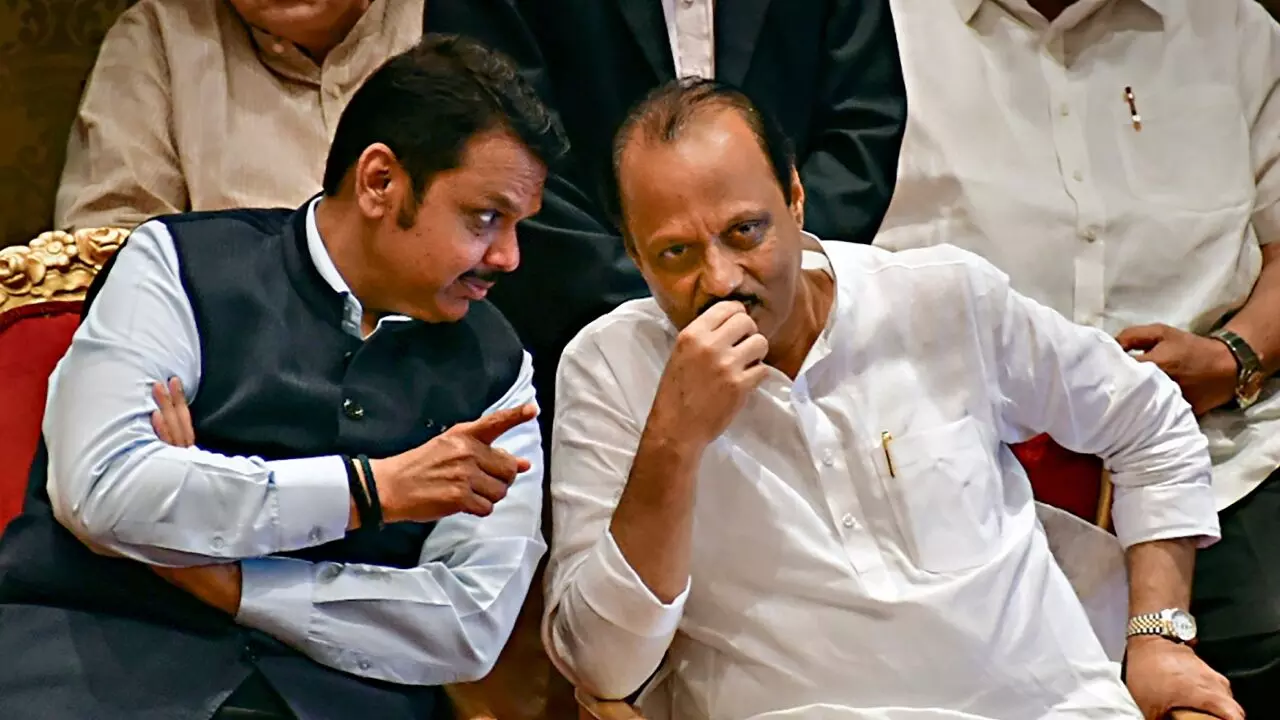 इसी सप्ताह मंत्रिमंडल विस्तार - फडणवीस से मिले अजित पवार, विभागों के बंटवारे पर हुई चर्चा इसी सप्ताह मंत्रिमंडल विस्तार - फडणवीस से मिले अजित पवार, विभागों के बंटवारे पर हुई चर्चा