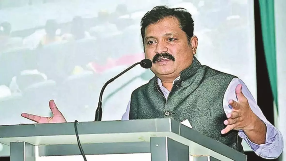 वेदांता-फॉक्सकॉन ने गुजरात में उद्योग लगाने से हाथ पीछे खींचे वेदांता-फॉक्सकॉन ने गुजरात में उद्योग लगाने से हाथ पीछे खींचे