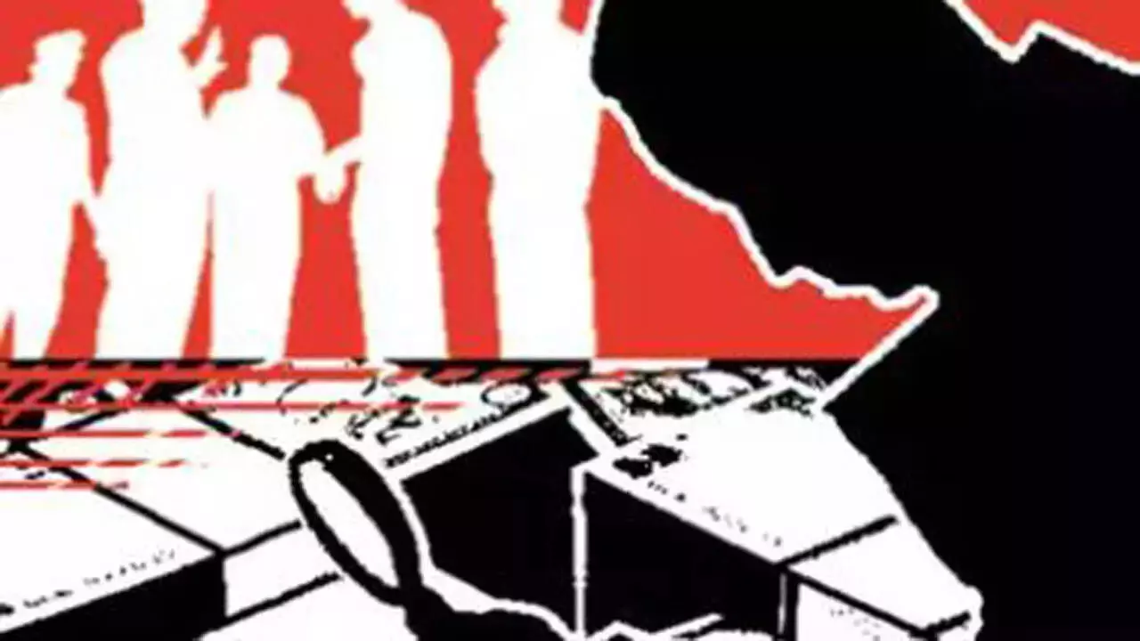 होटल प्राइड पर छापा : अंतरराज्यीय गिरोह का पर्दाफाश होटल प्राइड पर छापा : अंतरराज्यीय गिरोह का पर्दाफाश