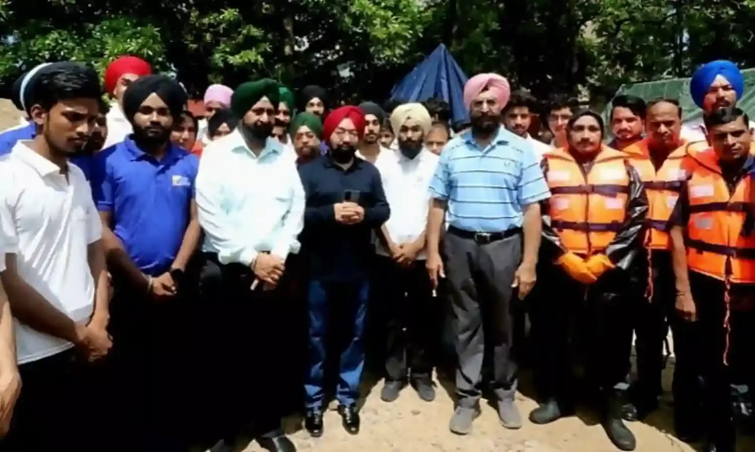 सांसद साहनी ने बाढ़ प्रभावित पंजाब के लिए दिए 50 लाख रुपये दान किए