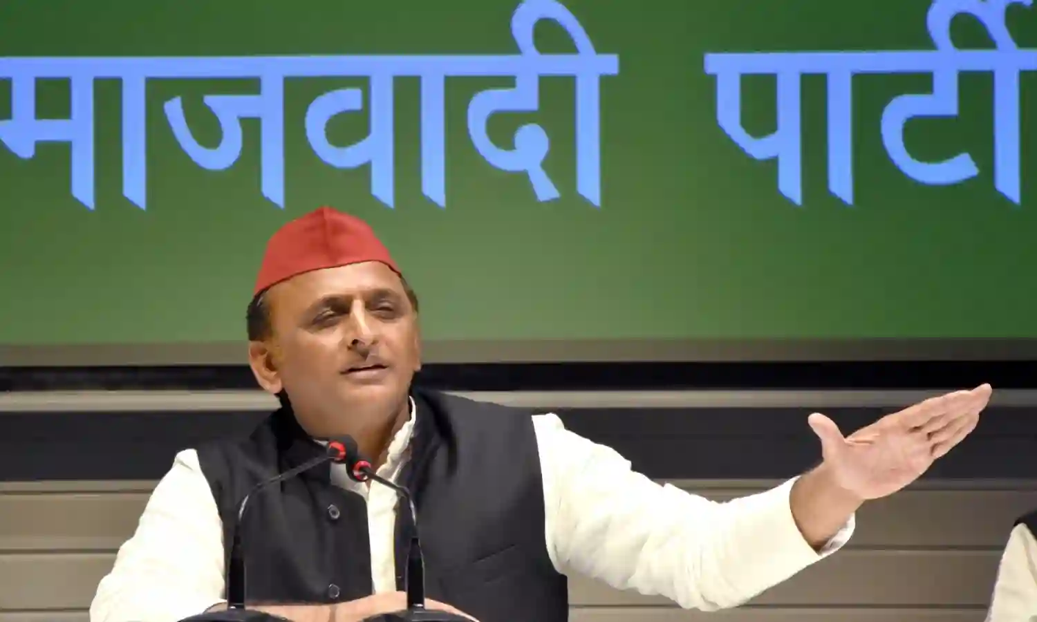 अखिलेश यादव का तंज- यूपी के हर चुनाव में निष्पक्षता का दम घुटा