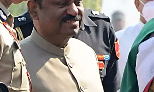 बंगाल राज्यपाल का आदेश, पीस रूम में प्राप्त शिकायतों पर भी गौर करे राज्य चुनाव आयोग बंगाल राज्यपाल का आदेश, पीस रूम में प्राप्त शिकायतों पर भी गौर करे राज्य चुनाव आयोग