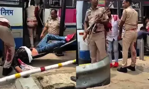 कोर्ट में पेशी के लिए ले जाए जा रहे हत्यारोपी को गोलियों से भूना कोर्ट में पेशी के लिए ले जाए जा रहे हत्यारोपी को गोलियों से भूना