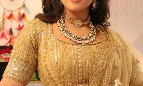 मीत में टॉम-बॉय लुक छोड़ आशी सिंह बनी दुल्हन, शो में आएगा नया ट्विस्ट मीत में टॉम-बॉय लुक छोड़ आशी सिंह बनी दुल्हन, शो में आएगा नया ट्विस्ट