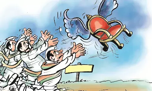 आस की होड़ - मुंबई में विदर्भ से सत्तापक्ष के अधिकतर विधायक डटे आस की होड़ - मुंबई में विदर्भ से सत्तापक्ष के अधिकतर विधायक डटे