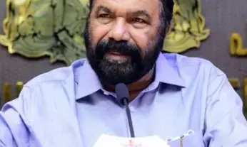 केरल के मंत्री की तेज रफ्तार पायलट कार के एम्बुलेंस को मारी टक्कर, जनाक्रोश केरल के मंत्री की तेज रफ्तार पायलट कार के एम्बुलेंस को मारी टक्कर, जनाक्रोश