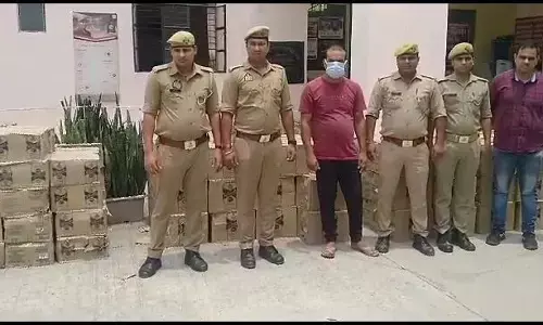 पंजाब से तस्करी कर बिहार ले जाई जा रही 10 लाख की शराब बरामद, एक गिरफ्तार पंजाब से तस्करी कर बिहार ले जाई जा रही 10 लाख की शराब बरामद, एक गिरफ्तार