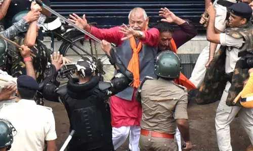 सुशील मोदी ने कहा- लाठी में तेल पिलाने वालों की संगत में नीतीश, बर्बर हुई पुलिस, राजद ने दी नसीहत