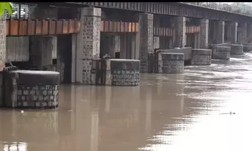 दिल्ली बाढ़ : पुलिस आयुक्त ने पुराने लोहे के ब्रिज का दौरा किया दिल्ली बाढ़ : पुलिस आयुक्त ने पुराने लोहे के ब्रिज का दौरा किया