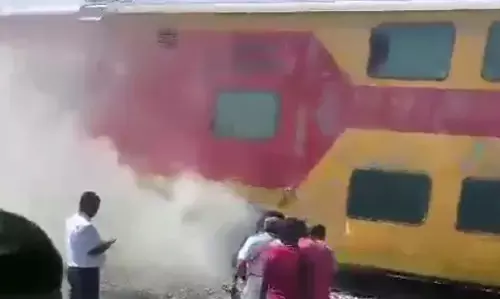 चेन्नई-बेंगलुरु एक्सप्रेस में धुआं निकलने से मची अफरा तफरी