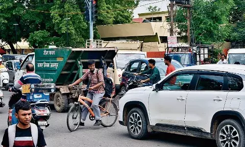 विडंबना : तैयबअली चौक के ट्रैफिक सिग्नल बने मुसीबत, बच्चे परेशान, बना रहता है हादसों का खतरा, मूकदर्शक बने जिम्मेदार