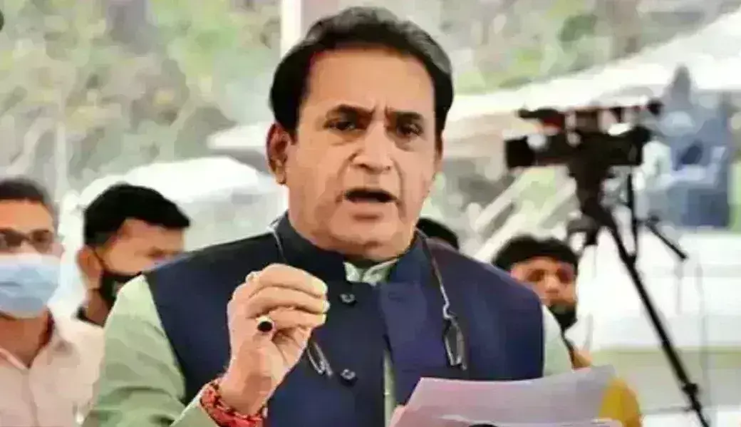 नाराज विधायक शरद पवार के संपर्क में हैं - देशमुख नाराज विधायक शरद पवार के संपर्क में हैं - देशमुख