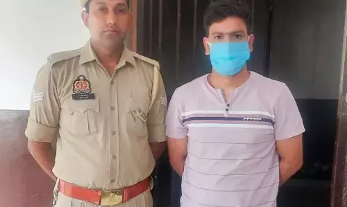 बिजनौर : शादी का झांसा देकर दुष्कर्म के आरोप में पुलिस कांस्टेबल गिरफ्तार बिजनौर : शादी का झांसा देकर दुष्कर्म के आरोप में पुलिस कांस्टेबल गिरफ्तार