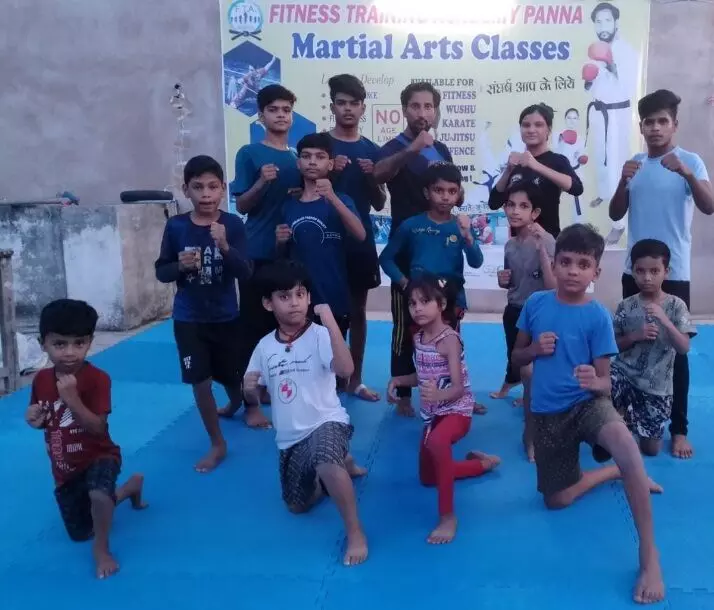 राज्य स्तरीय वुशु प्रतियोगिता में भाग लेने खिलाडी ग्वालियर रवाना राज्य स्तरीय वुशु प्रतियोगिता में भाग लेने खिलाडी ग्वालियर रवाना