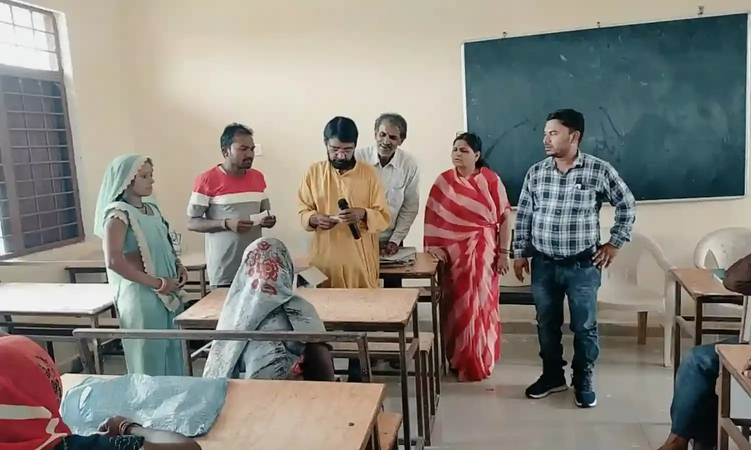 सीएम राइज विद्यालय में दस बच्चों के प्रवेश हेतु निकाली गई लाटरी