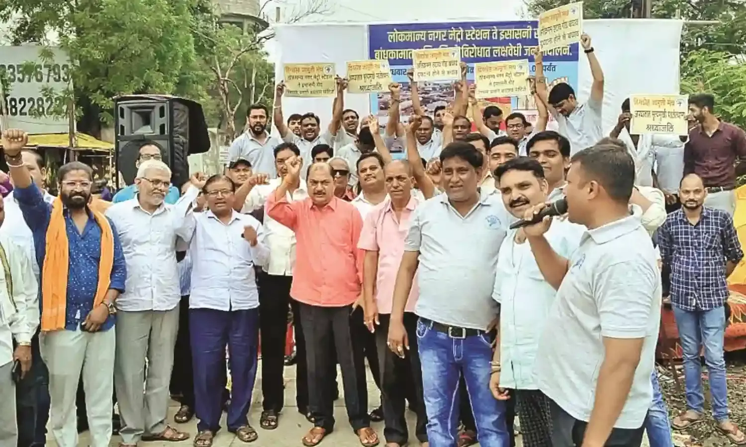 सड़क चौड़ाईकरण के लिए अतिक्रमण हटाएं - किया गया आंदोलन