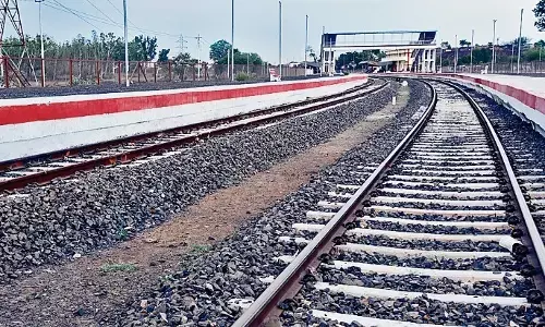 यात्रियों की पीड़ा: ब्राॅडगेज बनने के बाद भी इस रूट पर नहीं बढ़ रहीं सुविधाएँ