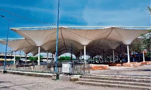 पश्चिमी हिस्से में अजब हाल : लोगों ने कहा कि निगम के अधिकारी समस्या समझने तैयार ही नहीं, लाखों की आबादी हो रही प्रभावित पश्चिमी हिस्से में अजब हाल : लोगों ने कहा कि निगम के अधिकारी समस्या समझने तैयार ही नहीं, लाखों की आबादी हो रही प्रभावित