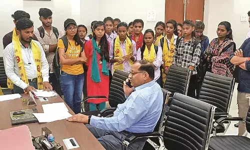 बीए की परीक्षा में थमा दिया पुराने पाठ्यक्रम का प्रश्नपत्र बीए की परीक्षा में थमा दिया पुराने पाठ्यक्रम का प्रश्नपत्र