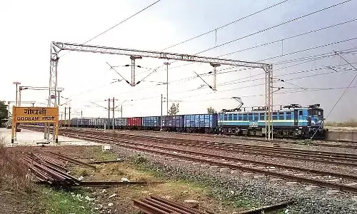 गोधनी स्टेशन का होगा विकास : कुछ गाड़ियां नागपुर स्टेशन पर नहीं आने से डेढ़ घंटे की होगी बचत, इतवारी होकर जाएंगी हावड़ा गोधनी स्टेशन का होगा विकास : कुछ गाड़ियां नागपुर स्टेशन पर नहीं आने से डेढ़ घंटे की होगी बचत, इतवारी होकर जाएंगी हावड़ा